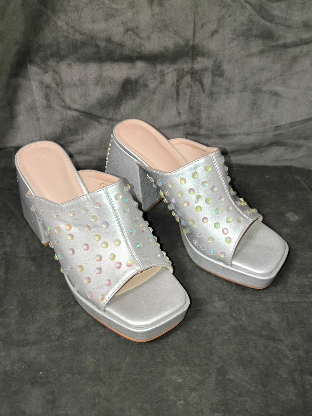 Hand Jeweled Women’s Silver Iridescent Gem Platform Mules Size 6 NWOT - Picture 2 of 8